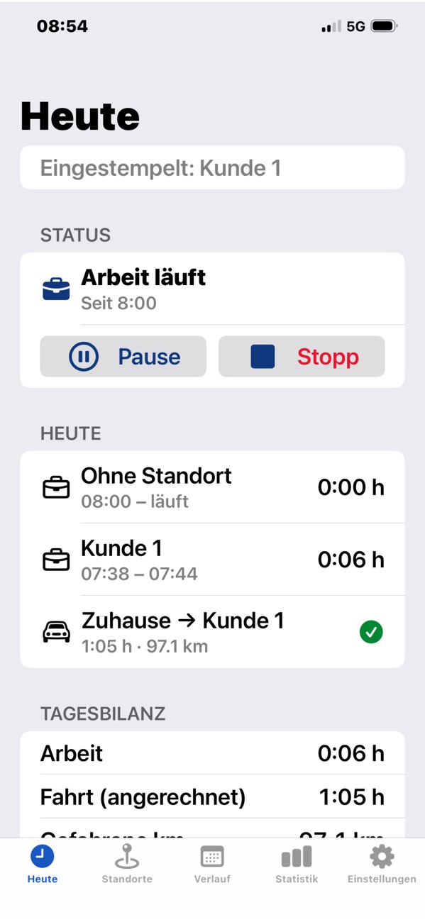 Heute-Ansicht der App „Arbeitszeit & Fahrten“: Arbeit läuft, Fahrten und Tagesbilanz